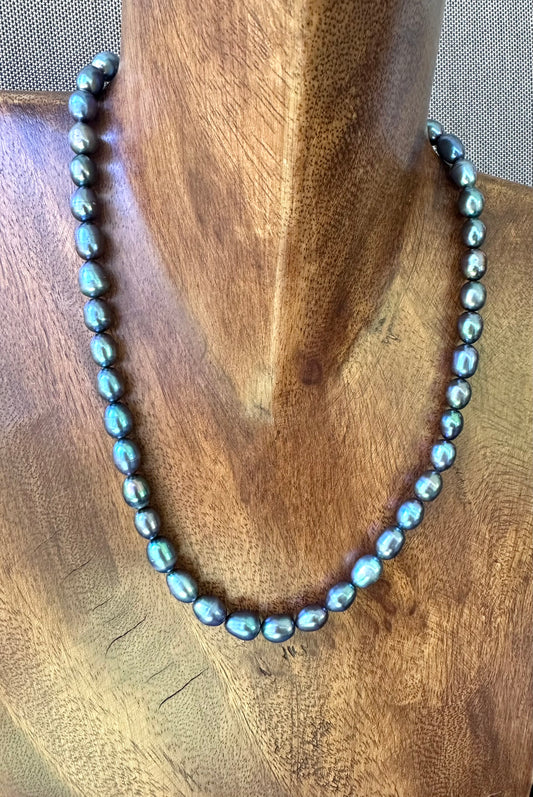 Blueish Peacock Pearl Necklace