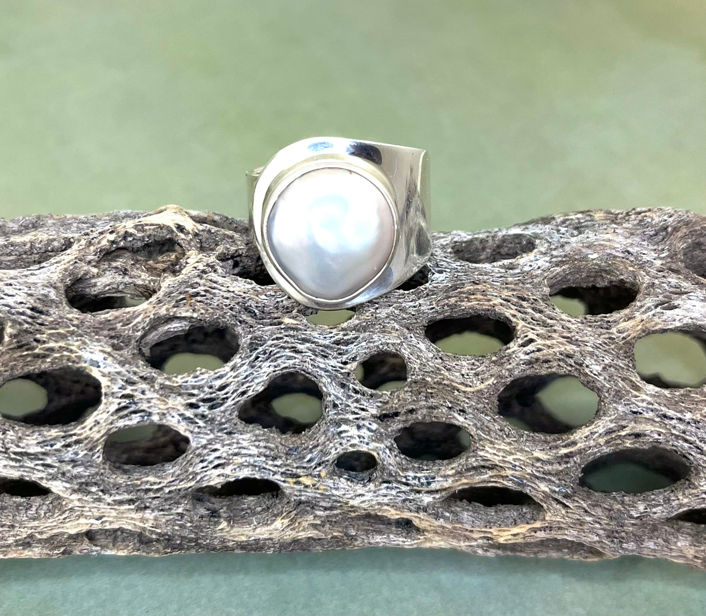 White Coin Pearl Ring